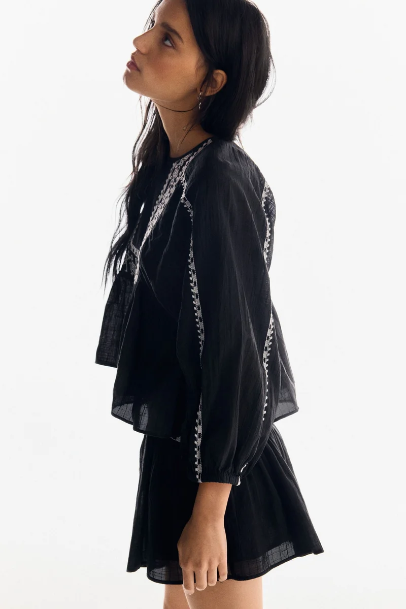 اتش اند ام بلوزة مطرزة