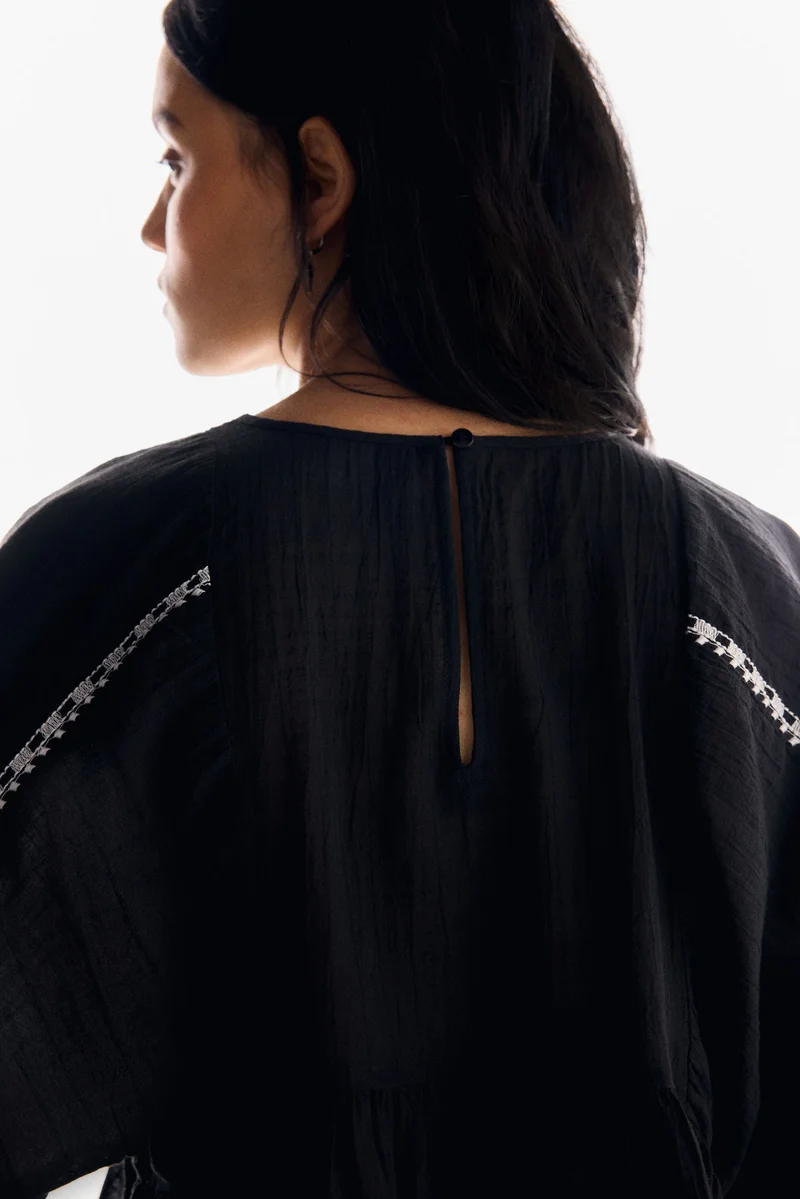 اتش اند ام بلوزة مطرزة