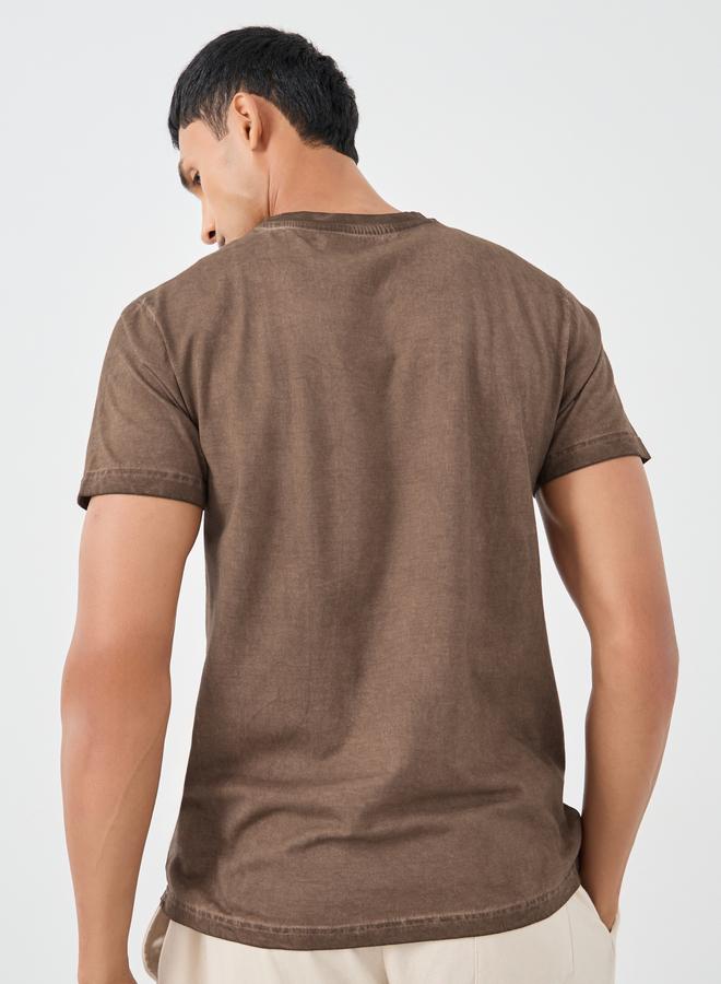 ستايلي تيشيرت بقصة عادية بتفاصيل لوحات مغسولة من ستايلي - Image 4