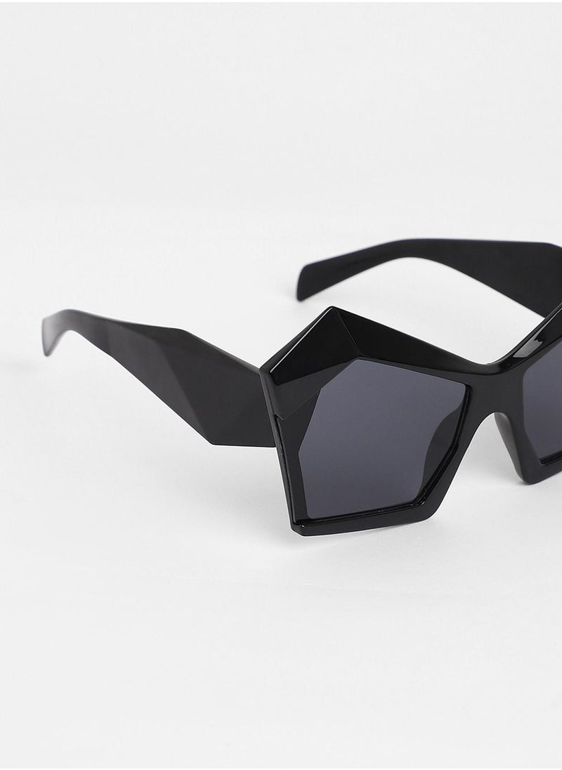 The Blade Geometric Sunglasses - Onyx Black - pzsku/Z1C3E8B6AE18FE31E7959Z/45/_/1741336996/947c6a46-fd5b-4a5d-9334-317ad2164024