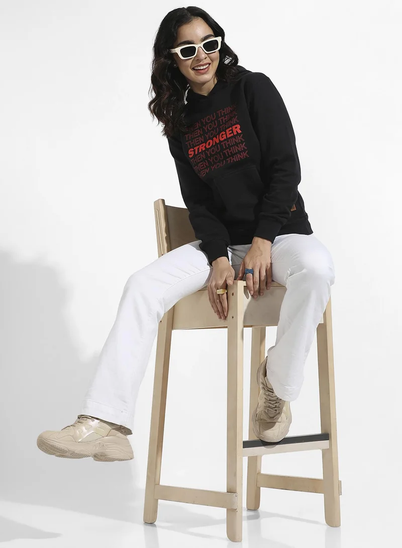 كامبوس سوترا هودي نسائي أسود بقصة مريحة وجيوب كنغر للملابس الكاجوال