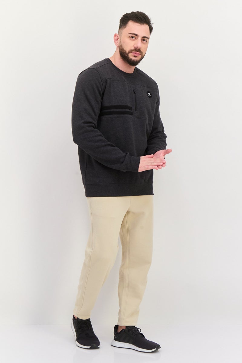 Hurley سويت شيرت رجالي بأكمام طويلة وياقة دائرية بشعار العلامة التجارية، رمادي داكن - Image 3