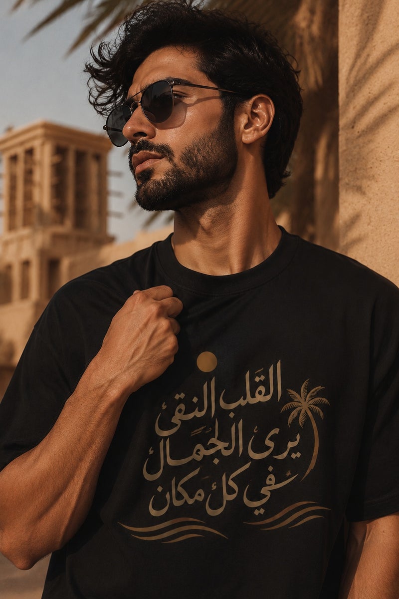 تي شيرت رجالي أسود بطبعة خط عربي أنيق تصميم كاجوال عصري بأكمام قصيرة وياقة دائرية - Image 5
