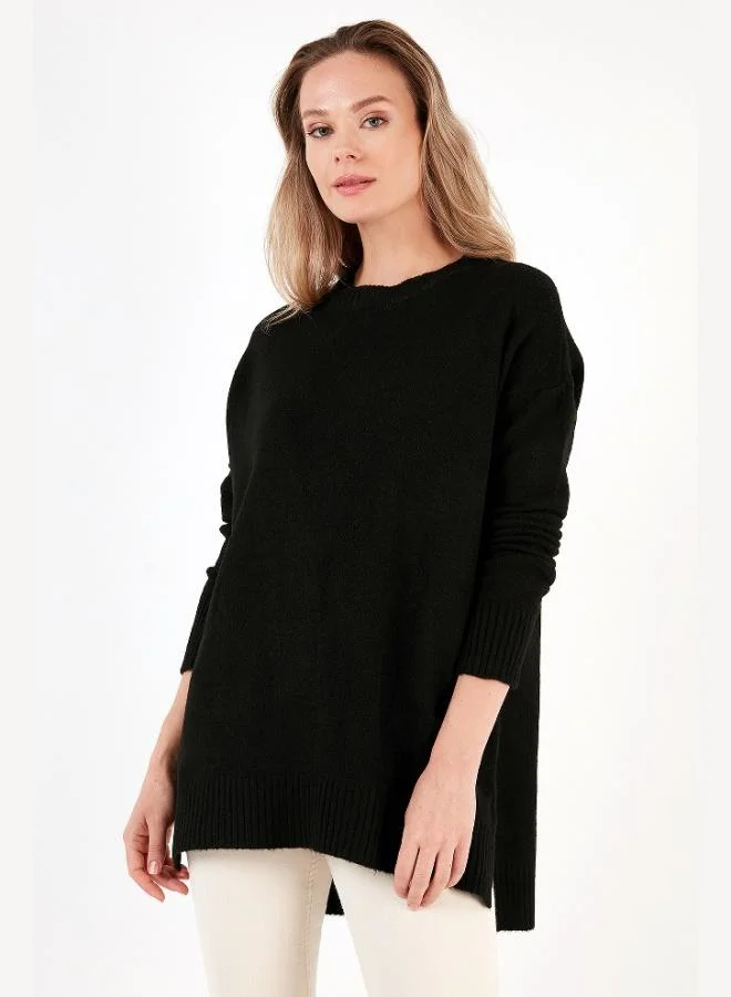 ليلا كنزة نسائية بياقة دائرية وفتحة جانبية من ليلى