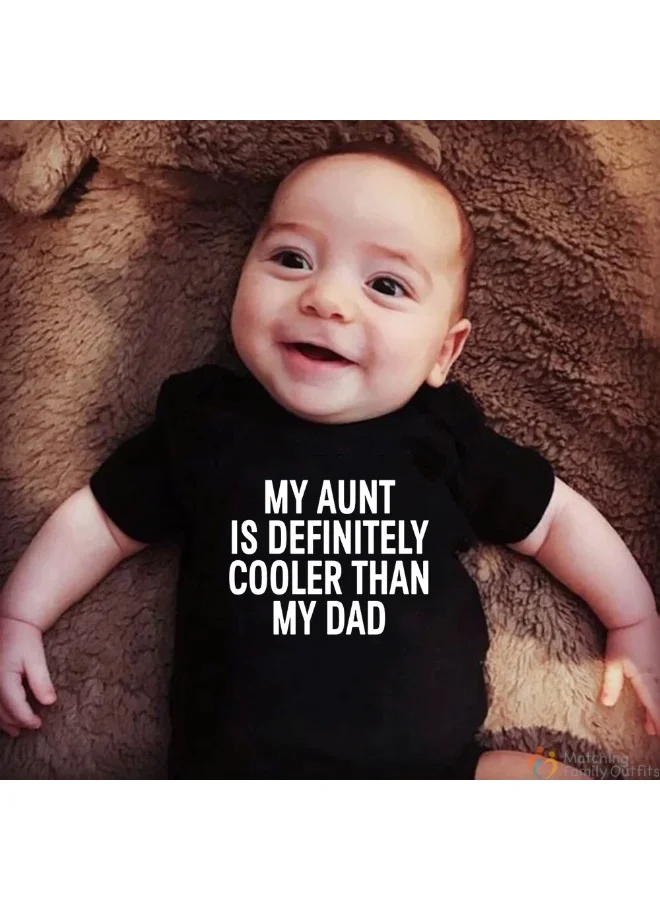 ماتشينج فاميلي اوتفيتس رومبير للأطفال - لباس داخلي مطبوع عليه عبارة "عمتي أروع من أبي" | جمبسوت قطني ناعم ومرح لحديثي الولادة، للأولاد والبنات