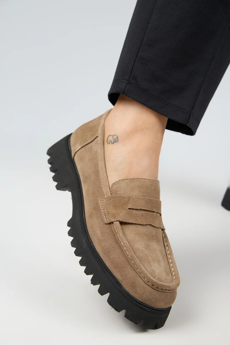 مانجيرو حذاء مانيجيرو سيبمن النسائي المربع المصنوع من الجلد الطبيعي وجلد المنك السويدي