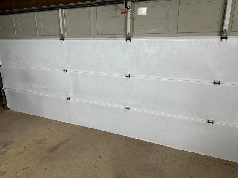 BlueTex Insulation مجموعة عزل أبواب الجراج BlueTex 2 سيارة عزل فوم أبيض عاكس مقاوم للتمزق 18 قدم (عرض) × 7 قدم (ارتفاع) لتبريد جراجك. مجموعة تركيب DIY كاملة - Image 1