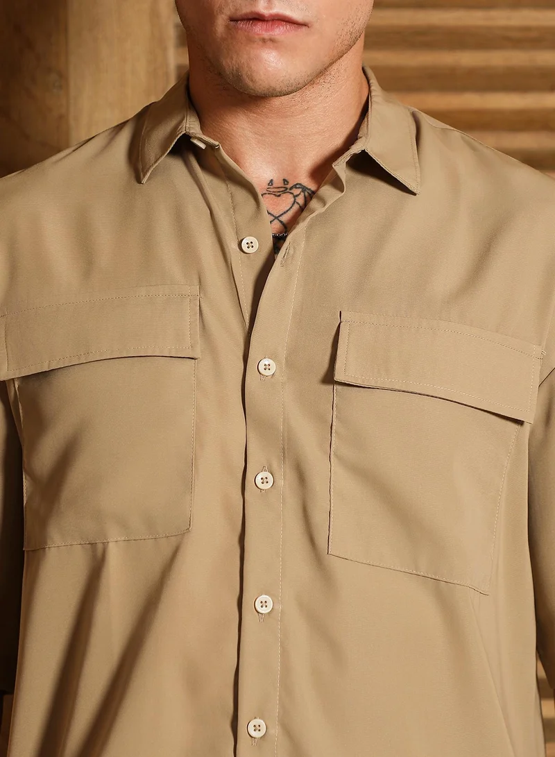Campus Sutra Men's Khaki Beige Oversized Utility Shirt For Casual Wear | Spread Collar | Short Regular Sleeves | Button Closure | Oversized Shirt Crafted With Comfort Fit For Everyday Wear