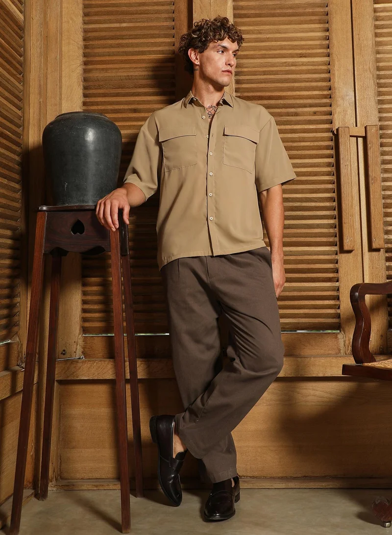 Campus Sutra Men's Khaki Beige Oversized Utility Shirt For Casual Wear | Spread Collar | Short Regular Sleeves | Button Closure | Oversized Shirt Crafted With Comfort Fit For Everyday Wear