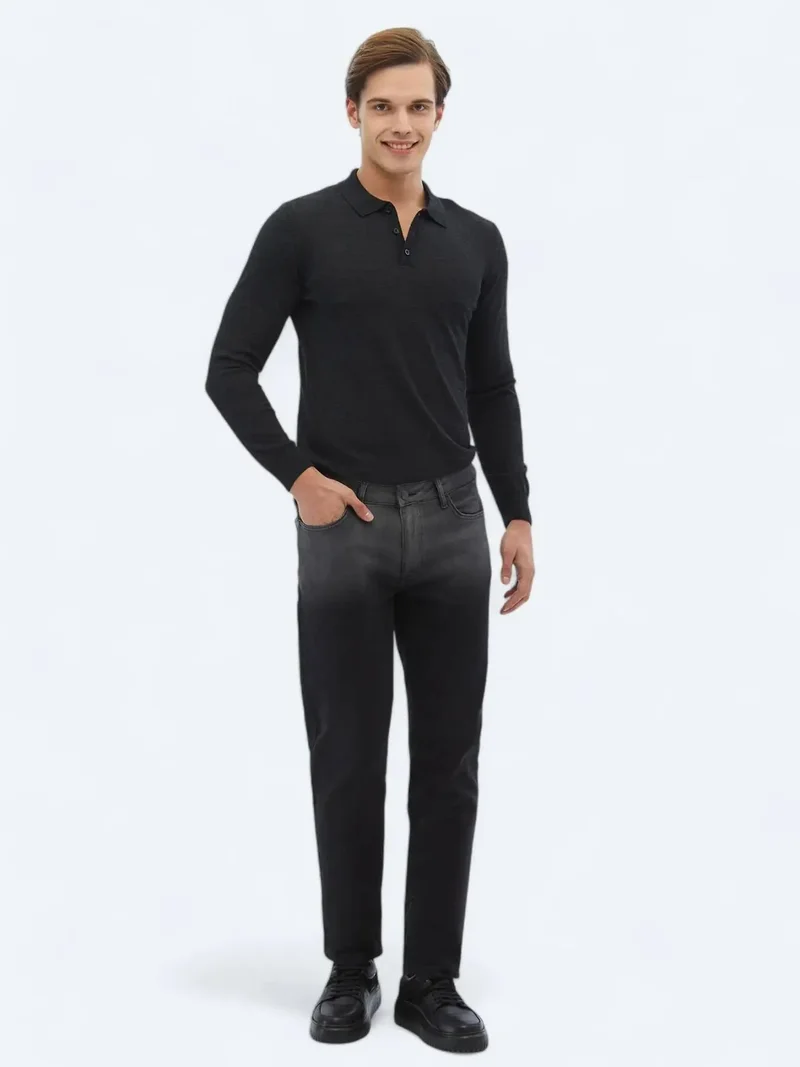 كيب بنطال أسود ضيق من مزيج القطن والدنيم المعاد تدويره