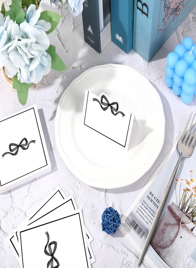 وولاين مجموعة بطاقات أماكن الجلوس من والين، 100 قطعة، مزينة بفيونكة سوداء، مقاس 2 × 3.5 بوصة، بطاقات أسماء على شكل خيمة، باللونين الأسود والأبيض، فارغة، مثالية لتزيين طاولات حفلات أعياد الميلاد. - Image 4