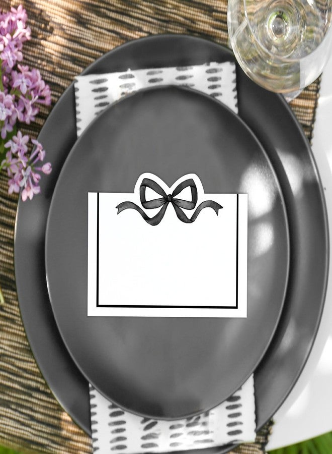 وولاين مجموعة بطاقات أماكن الجلوس من والين، 100 قطعة، مزينة بفيونكة سوداء، مقاس 2 × 3.5 بوصة، بطاقات أسماء على شكل خيمة، باللونين الأسود والأبيض، فارغة، مثالية لتزيين طاولات حفلات أعياد الميلاد. - Image 5