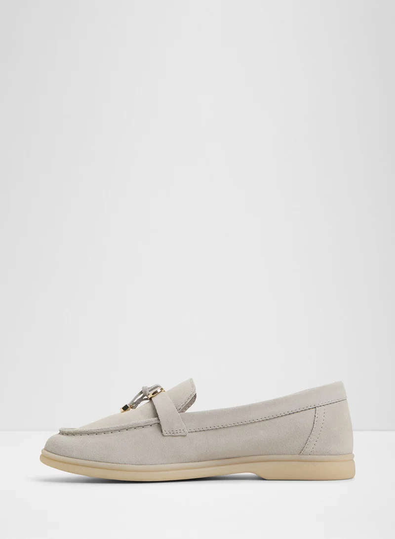الدو CrerasIn Loafers
