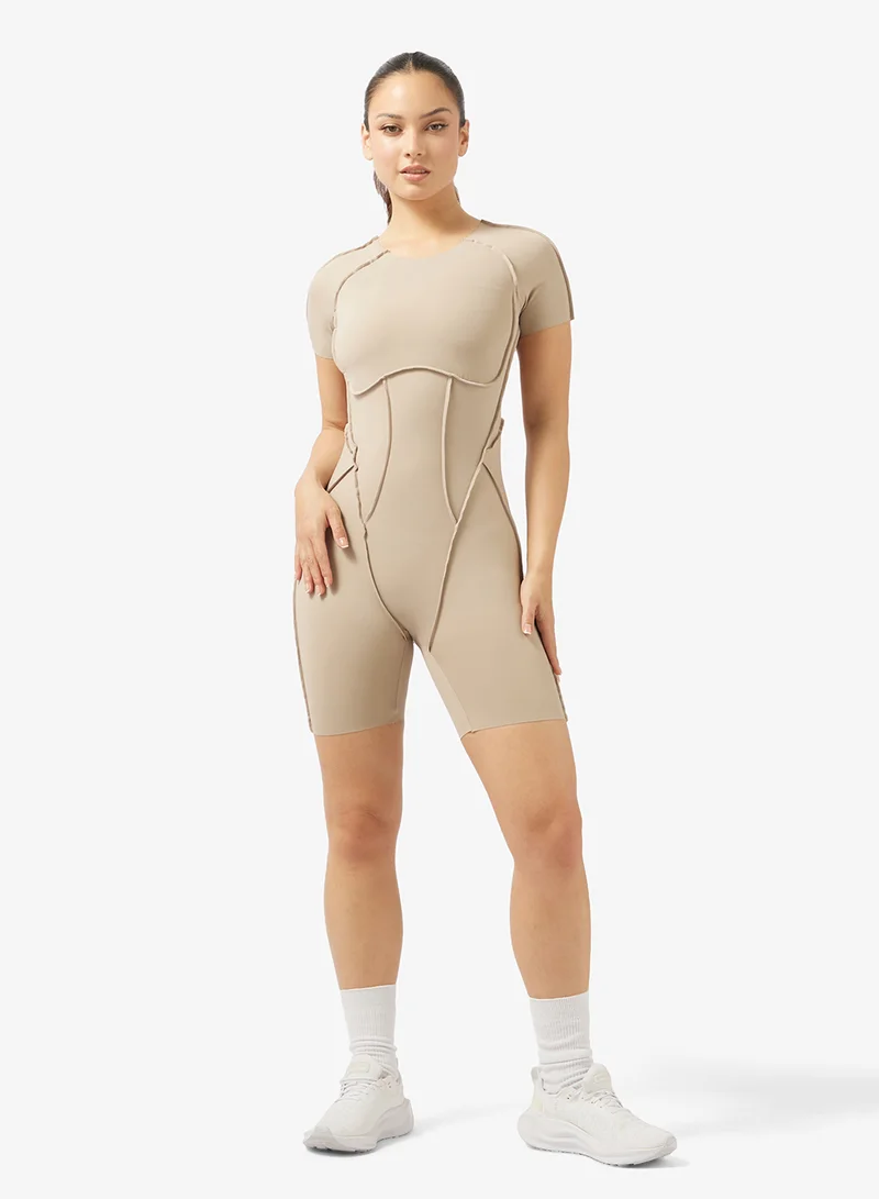 فورورد بدلة جسم متكاملة بتصميم سلس وناعم