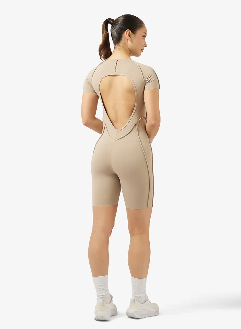 فورورد بدلة جسم متكاملة بتصميم سلس وناعم