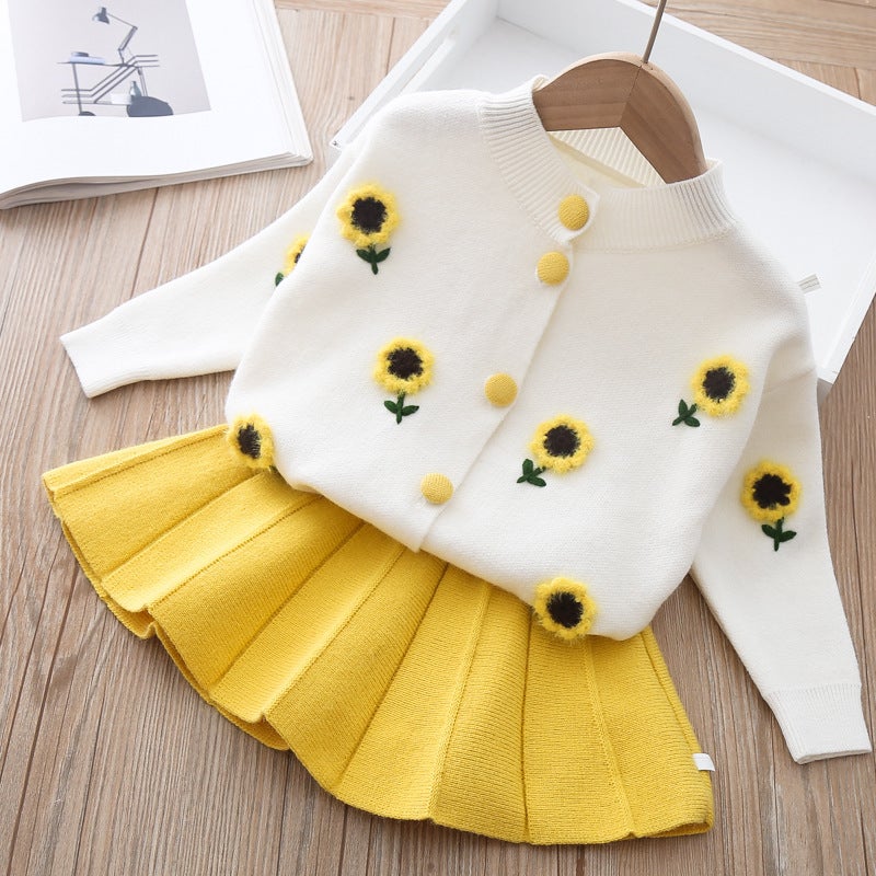 Girls fashionable suit Western style cute 2024 spring new baby clothes knitted sweater pleated skirt two-piece set Yellow