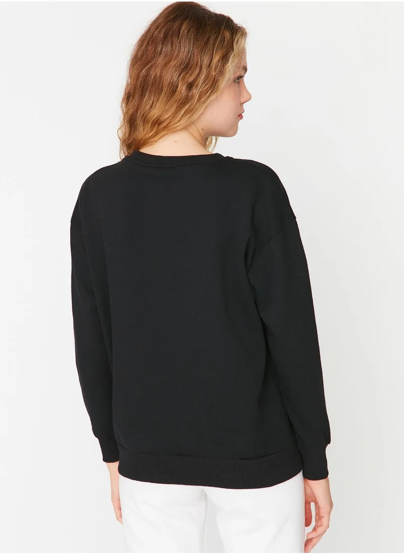 trendyol Crew Neck Graphic Sweatshirt