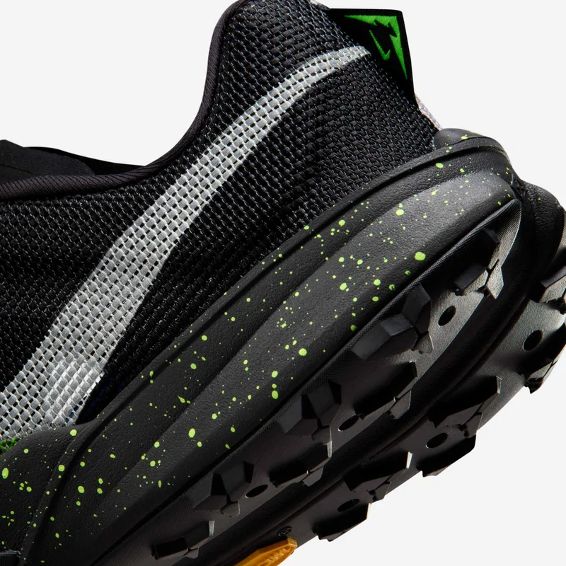 Nike Grey Men's Kiger 10 Trail Running Shoes for Men | Best Price UAE
