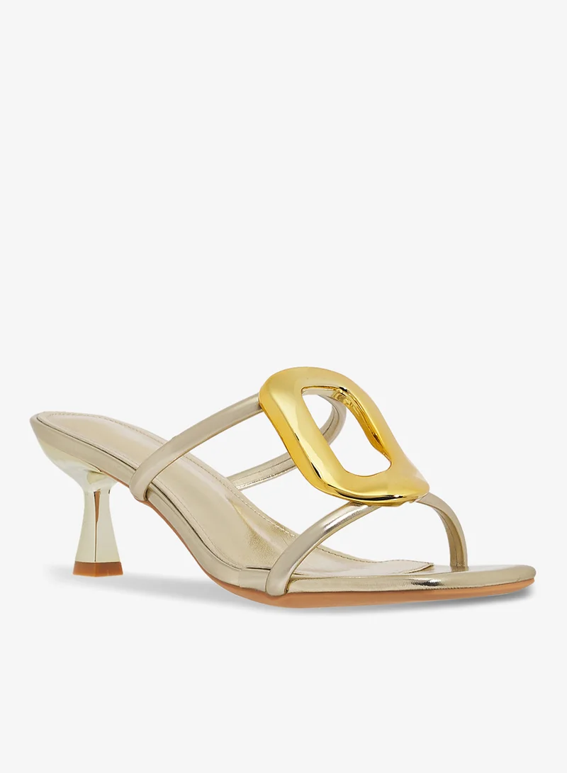 ايلا ليمتد اديشن تفاصيل حزام ذهبي بكعب متوسط معدني