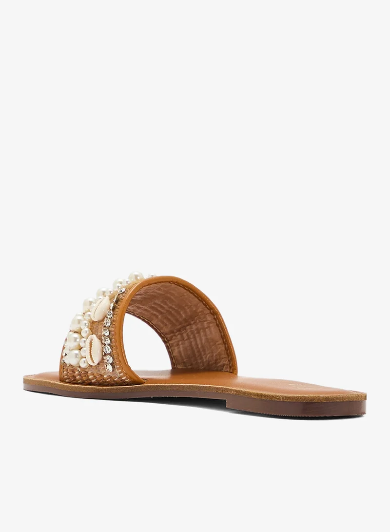 ايلا صندل مسطح بحزام لؤلؤ