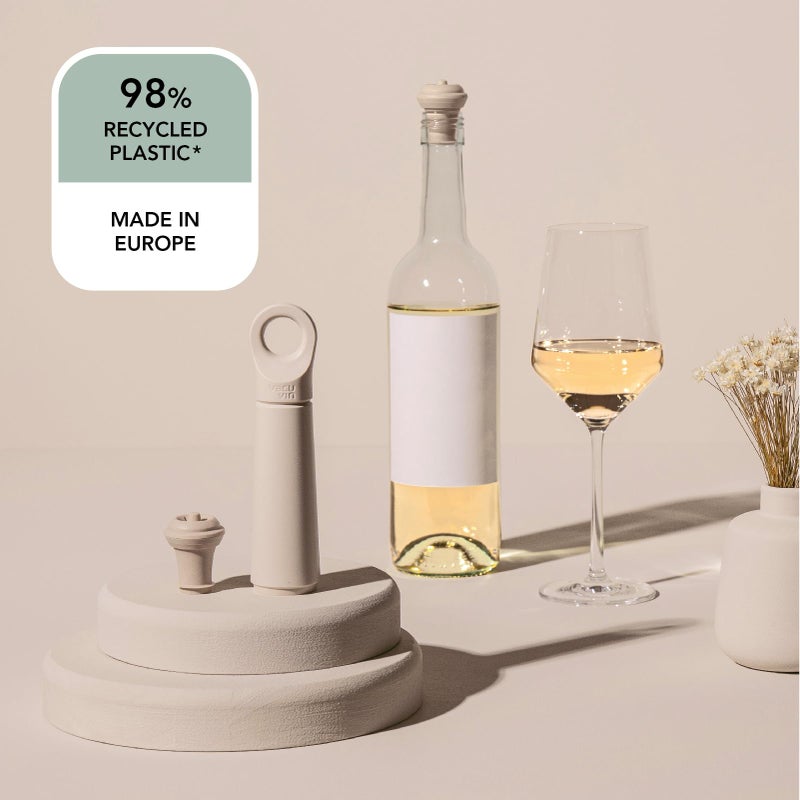 Vacu Vin Wine Saver Loop - Designed and Made in the Netherlands - Vacuum Wine Stopper Keeps Your Wine Fresh for up to 10 Days - Reusable, Made with 98% Recycled Material - 1 Pump, 1 Stopper, Sand - Image 2