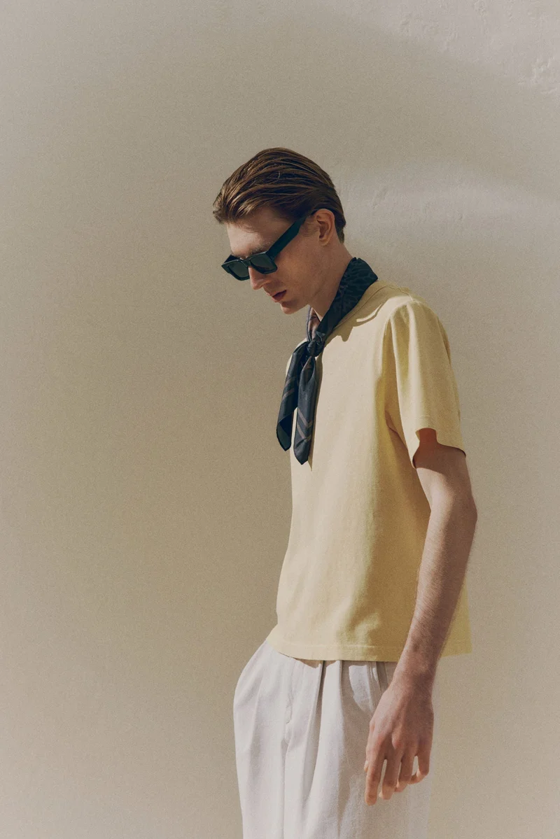 اتش اند ام تيشيرت بقصة عادية