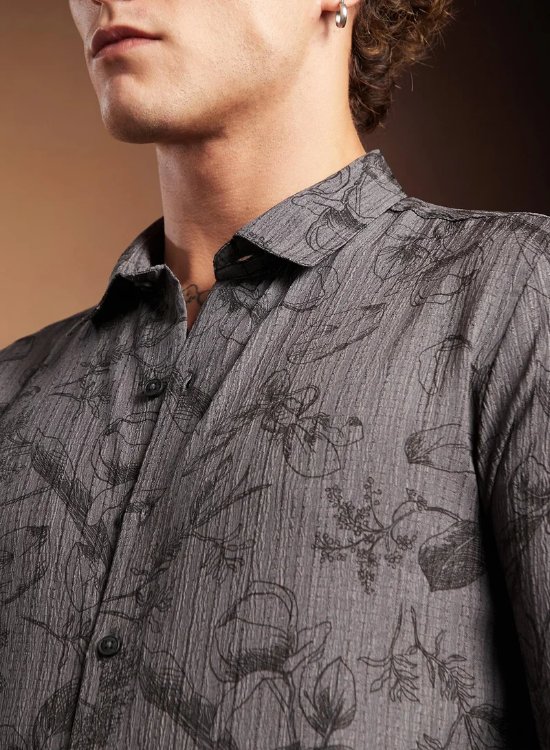 Campus Sutra Campus Sutra Men's Graphite Grey Bloomline-Tactile Shirt For Casual Wear | Spread Collar | Long Cuffed Sleeves | Button Closure | Shirt Crafted With Comfort Fit For Everyday Wear