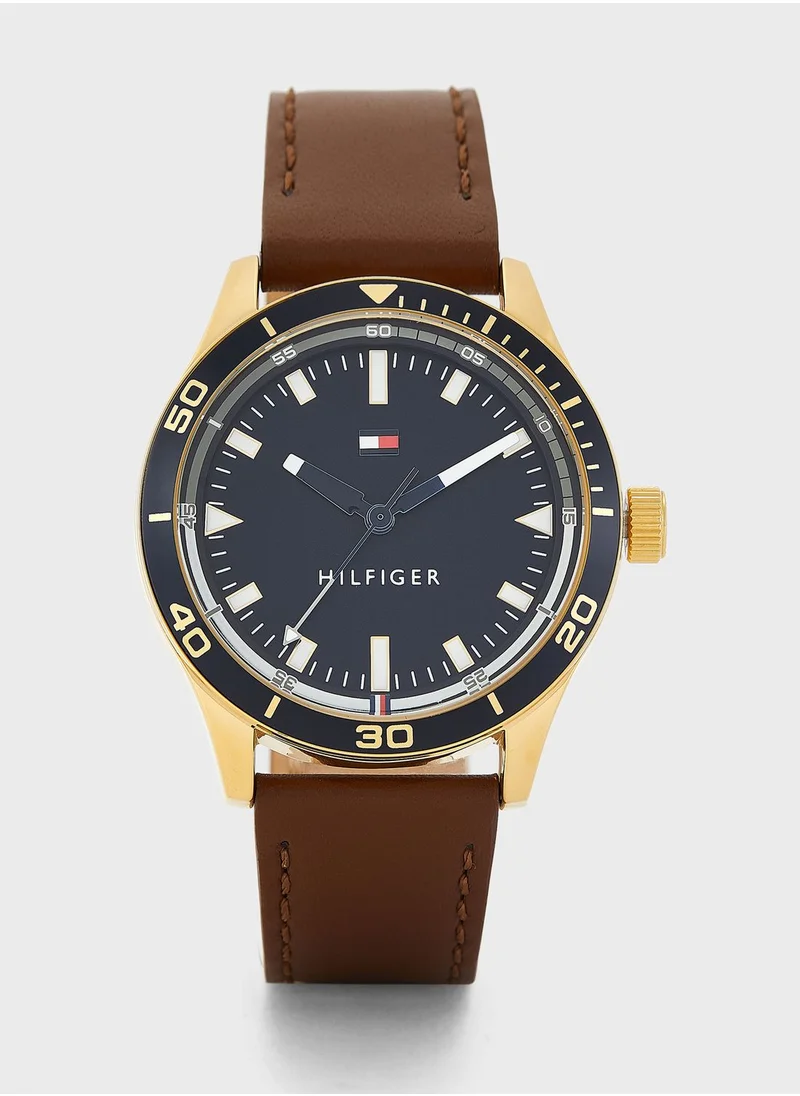 TOMMY HILFIGER Essentials Round Analog Watch