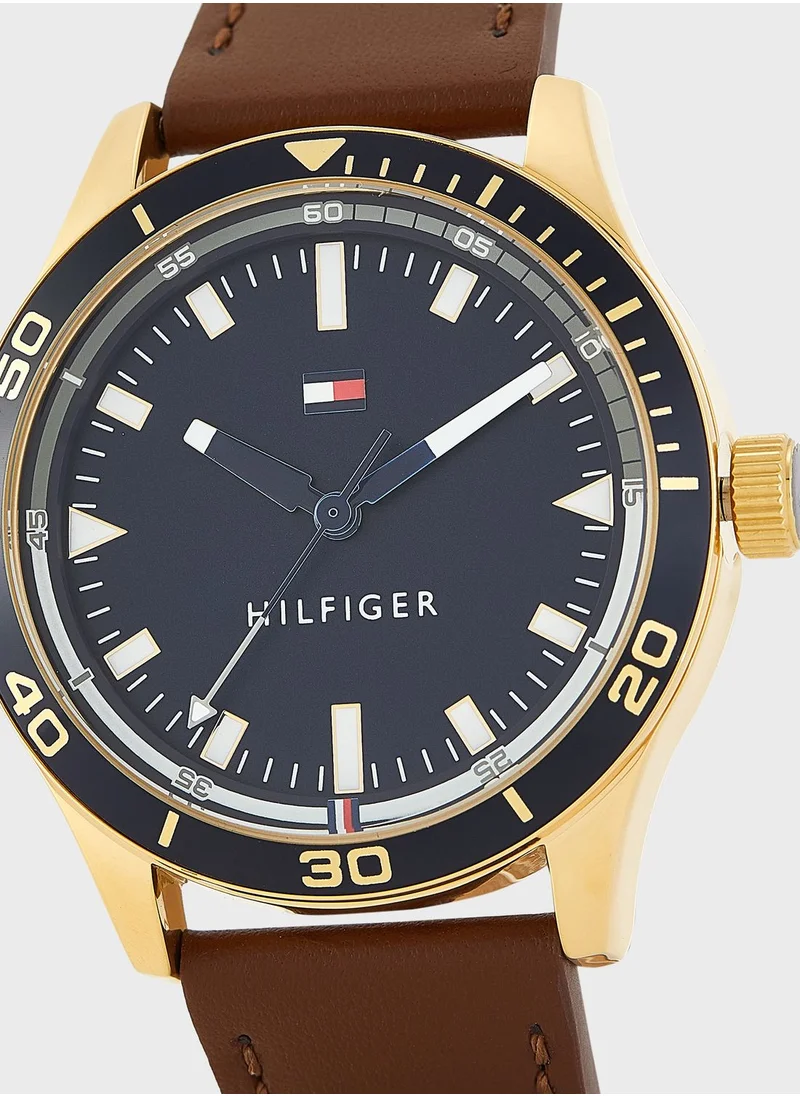 TOMMY HILFIGER Essentials Round Analog Watch