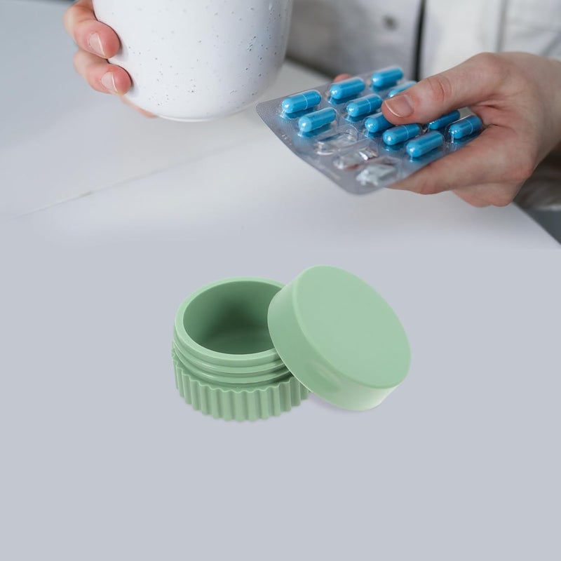 منظّم الأدوية المحمول من Healeved 4 قطع علب أدوية سيليكون حالة فيتامينات للسفر أقسام دائرية وتخزين زيت السمك لون عشوائي - Image 4