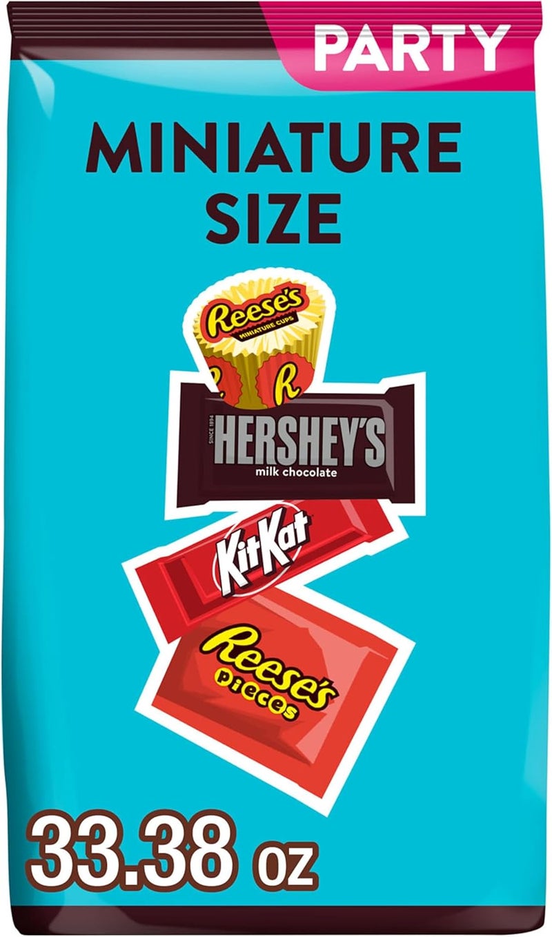 HERSHEY'S, KIT KAT and REESE'S Assorted Flavored Miniatures Halloween Candy Party Pack - 33.38 oz - Image 1