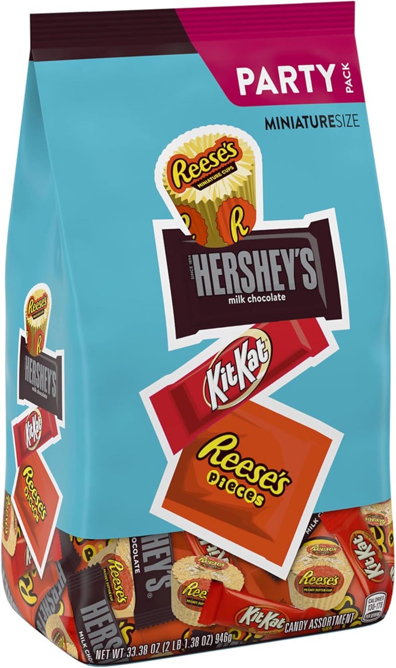 HERSHEY'S, KIT KAT and REESE'S Assorted Flavored Miniatures Halloween Candy Party Pack - 33.38 oz - Image 2