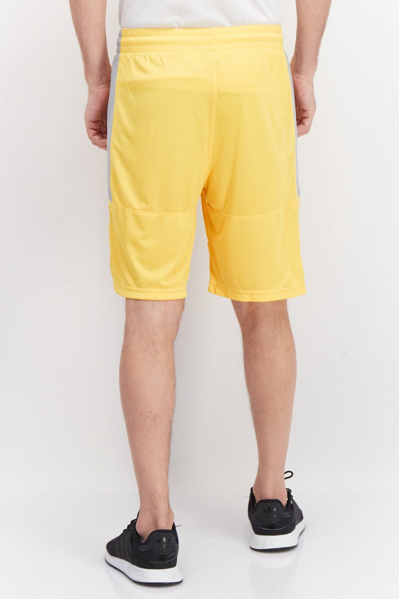 PUMA شورتات كرة سلة رياضية للرجال، أصفر - Image 3