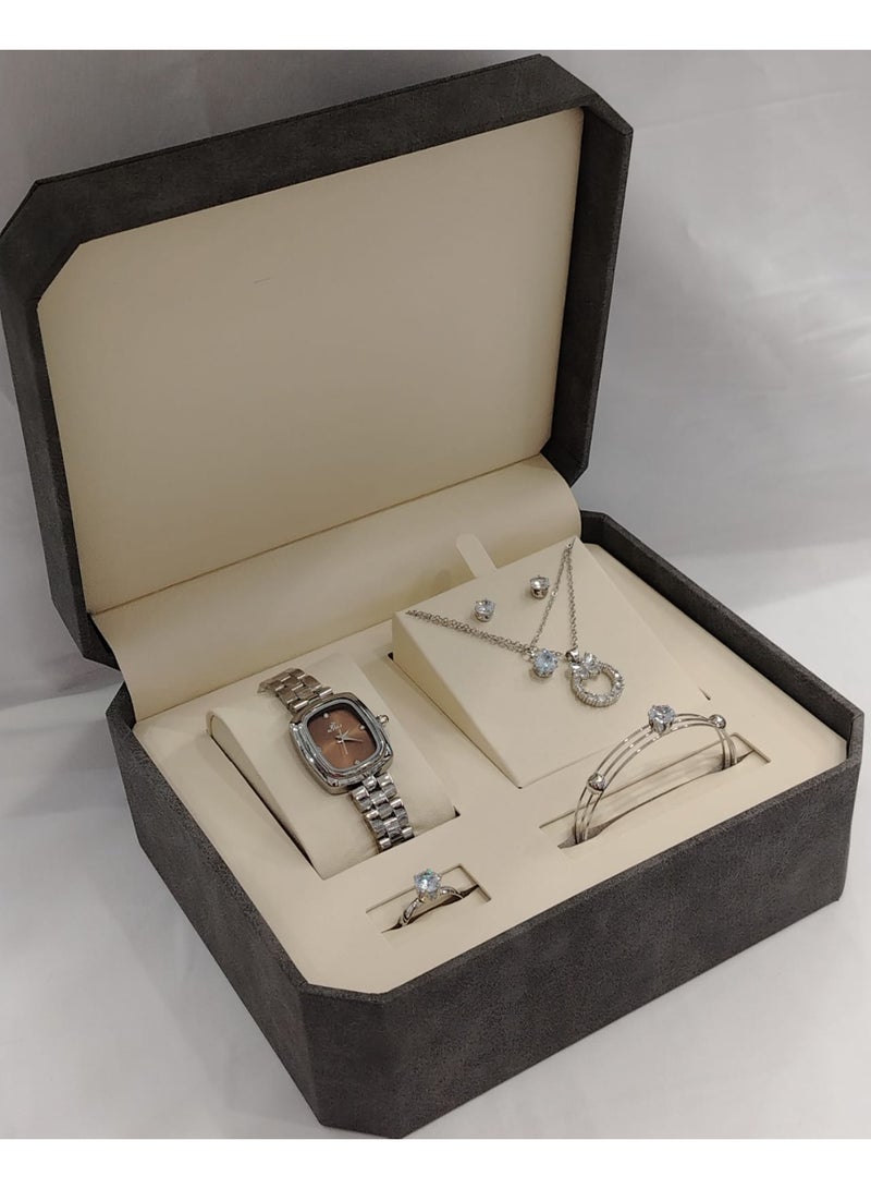 ريفولي ساعه مع الأسوارة مع الخاتم  مع السلس والاخراص اخر اصدار من ريفولي