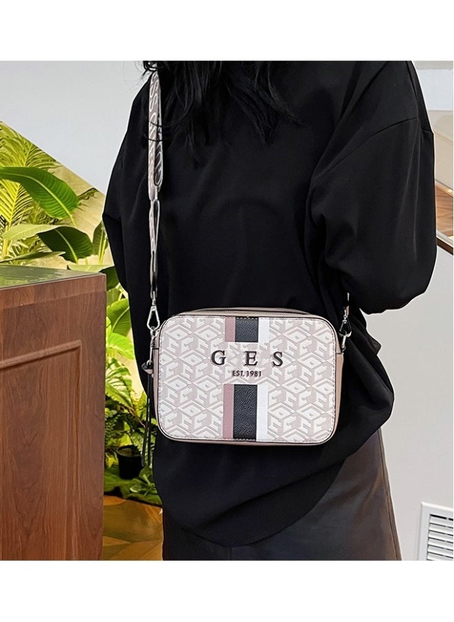 GUESS BY MARCIANO Womens Crossbody Bag for Women Handbag 21x14x8cm  - Image 3