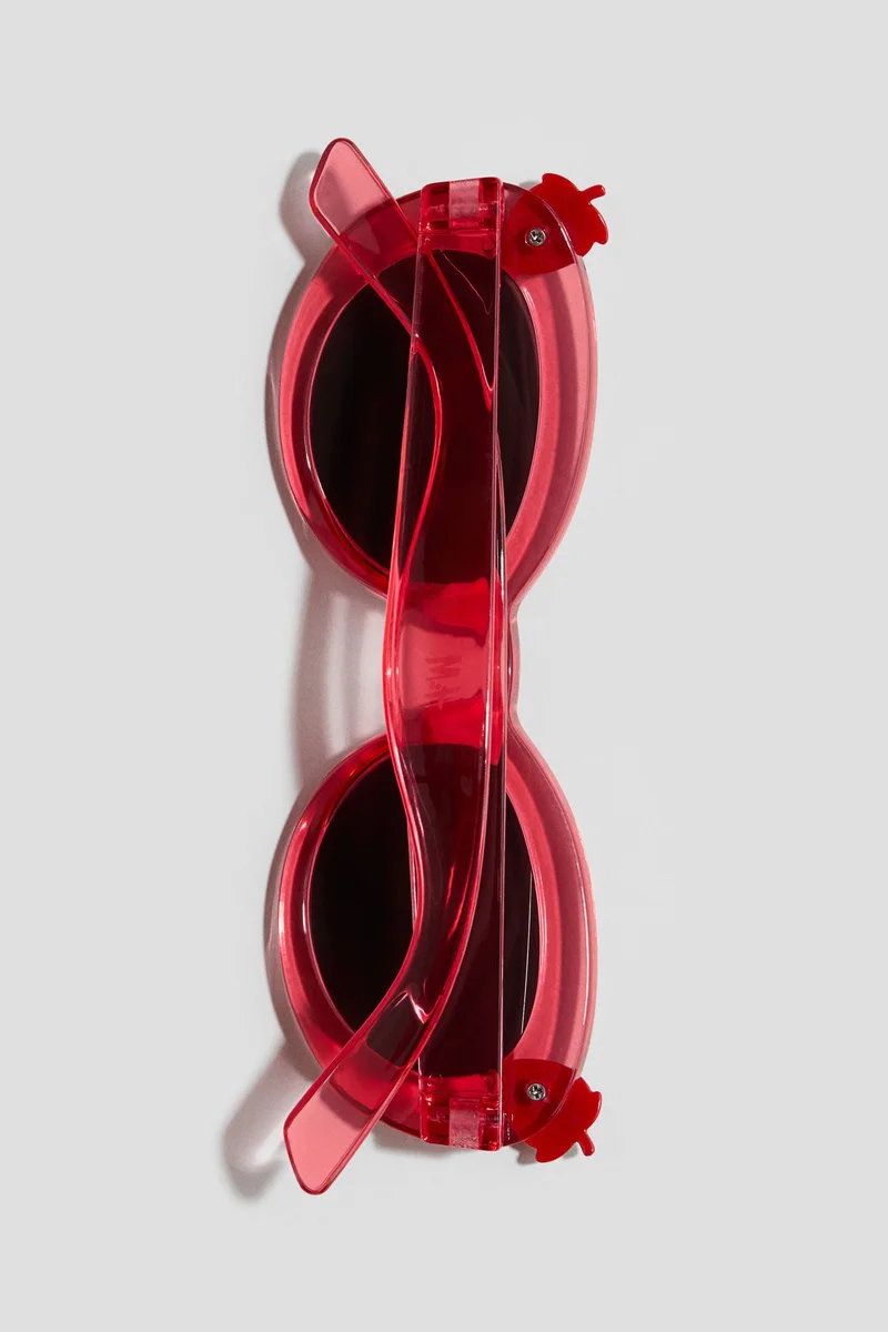 اتش اند ام نظارة شمسية مزخرفة بتطريزات الفراولة