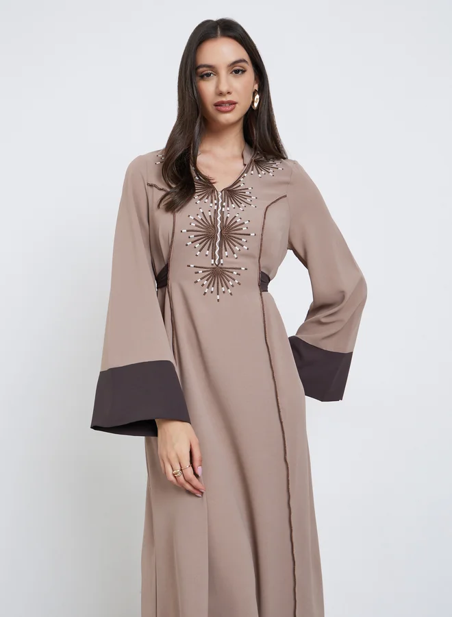 تايك تو فستان طويل بحافة واسعة وربطة خلفية وتطريز