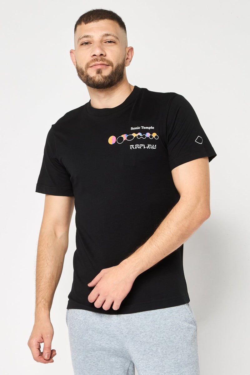 Replay تي شيرت رجالي بأكمام قصيرة وياقة دائرية بطباعة جرافيك، أسود - Image 1