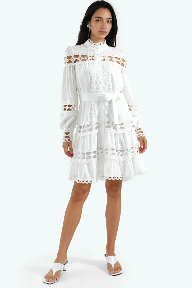 جينيفر Belted Lace Mini Dress