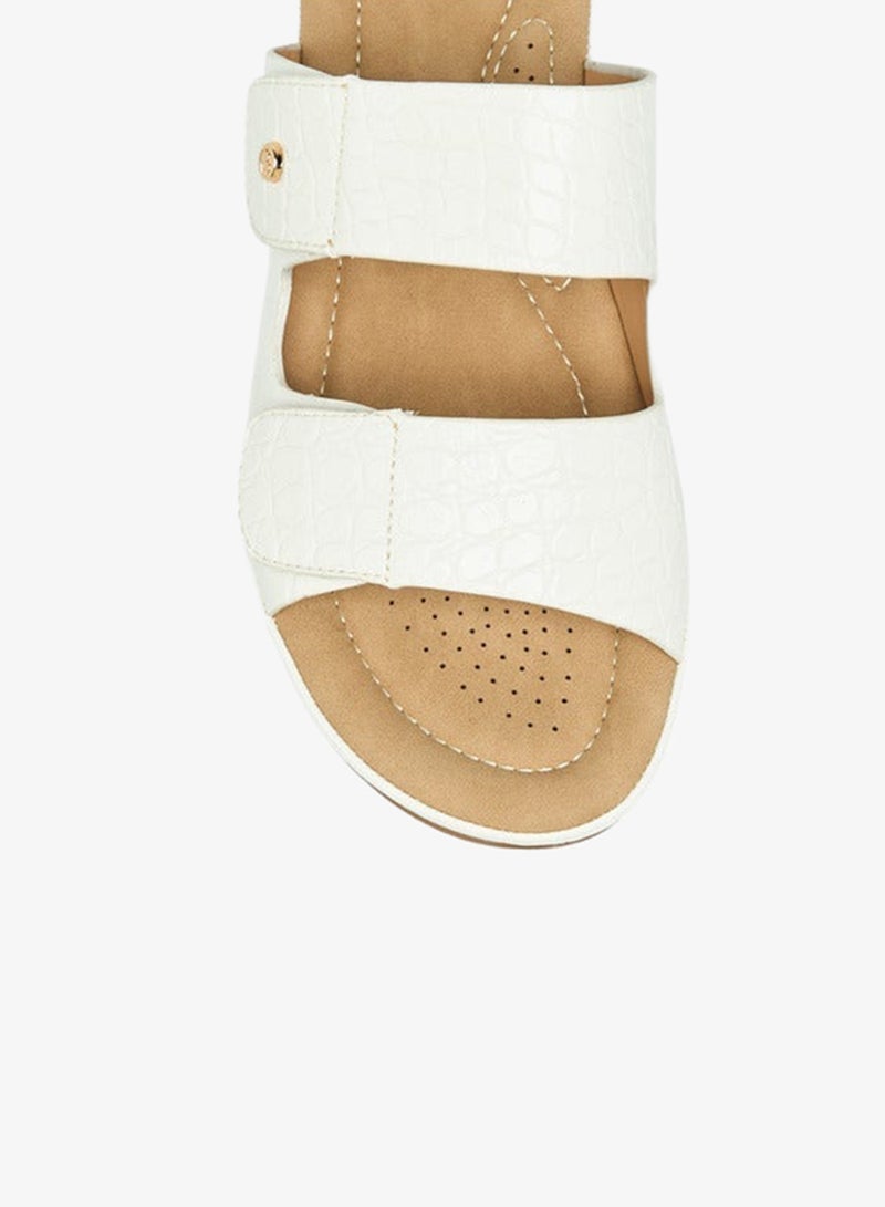 فلورا بيلا من شو إكسبرس صنادل نسائية مريحة سهلة الارتداء بنقوش - Image 4