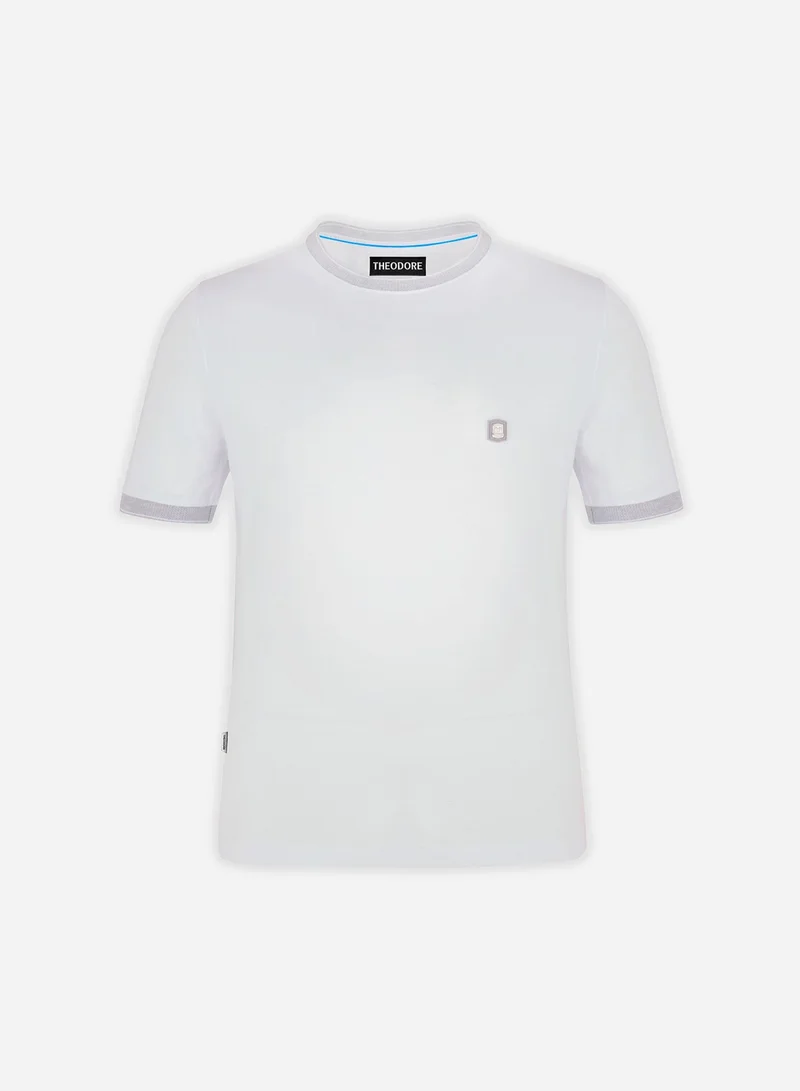 ثيودور تيشيرت الأبيض
