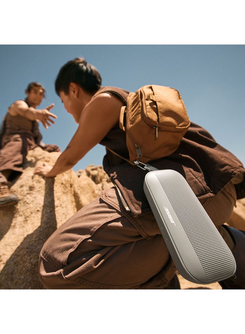 بوز سماعة بلوتوث محمولة SoundLink Flex (الجيل الثاني)، سماعة خارجية محمولة مع صوت عالي الدقة، تصل إلى 12 ساعة من عمر البطارية، مقاومة للماء والغبار - Image 3