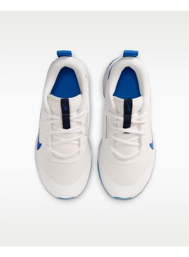 Nike Youth Omni Multi-Court Gs - Image 5