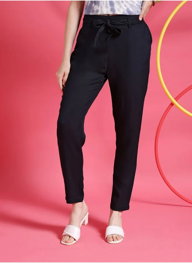مرفوعة Women Tapered Solid High-Rise Pants