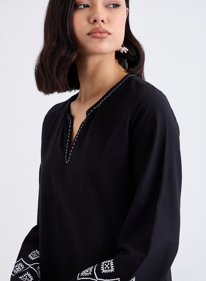 ستايلي طقم بلوزة وبنطلون بنقوش سوداء بياقة مشقوقة - Image 3