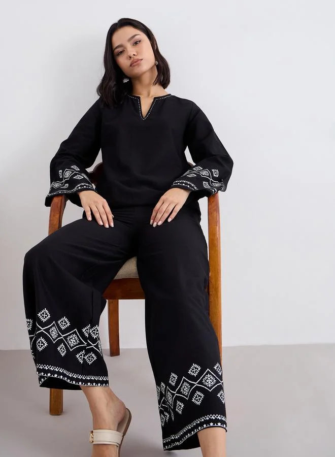 Styli Styli Black Border Print Notch Neck Top and Pants Co-Ords