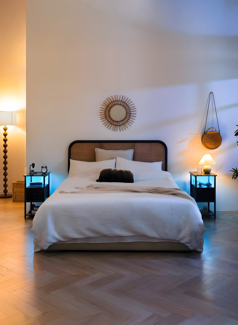 يانارا طاولة جانبية ضيقة مع إضاءة LED ومحطة شحن، طاولة نهاية بثلاثة رفوف مع درج قماشي قابل للتعديل، طاولة سرير صغيرة مع مخرج كهربائي لغرف النوم والصالات، مثالية للمساحات الصغيرة. - Image 2