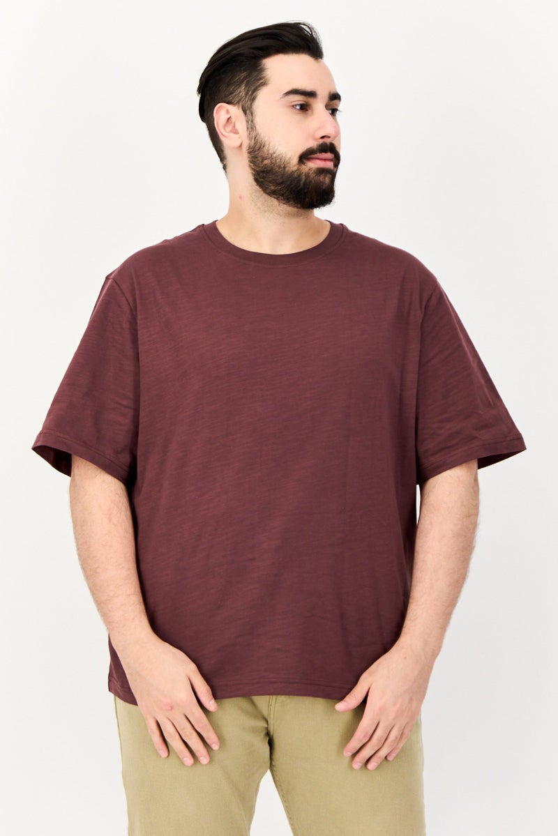 Wrangler تي شيرت رجالي بأكمام قصيرة بياقة دائرية، لون مارون فاتح - Image 1