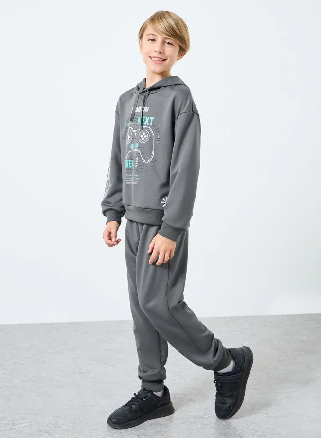 ستايلي مجموعة من هودي واسع مع جوغر