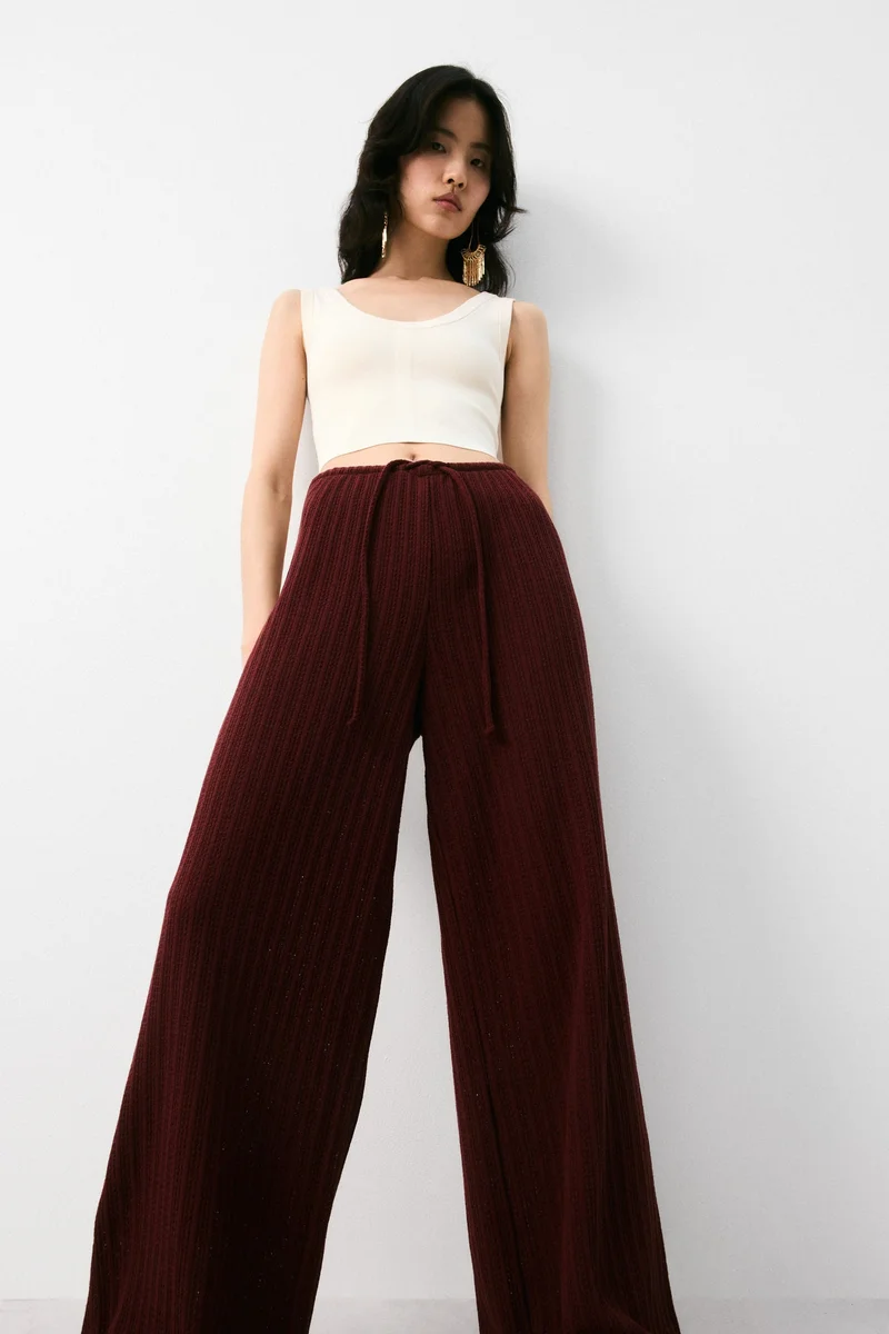 اتش اند ام بنطلون محبوك بملمس بارز